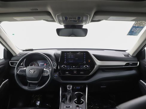 Used 2022 Toyota Highlander XLE image 14