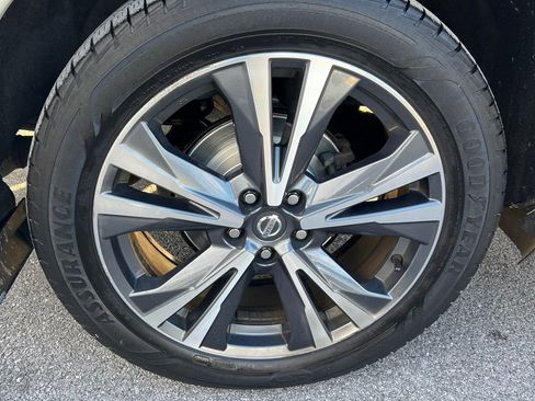 Used 2020 Nissan Pathfinder Platinum image 15