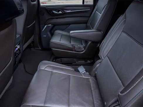 Used 2021 GMC Yukon XL Denali w/ Denali Premium Package image 26