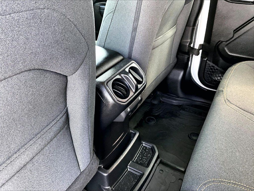 Used 2024 Jeep Wrangler Unlimited AWD/4WD image 26