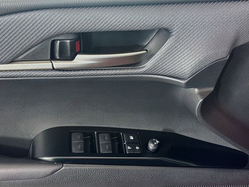 Used 2025 Toyota Camry SE image 18