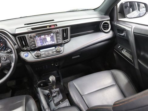 Used 2017 Toyota RAV4 SE image 20