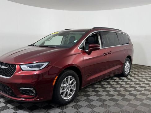Used 2022 Chrysler Pacifica Touring-L FWD image 3