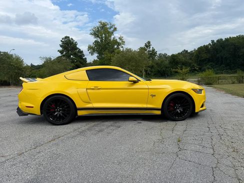 Used 2015 Ford Mustang Coupe RWD image 4