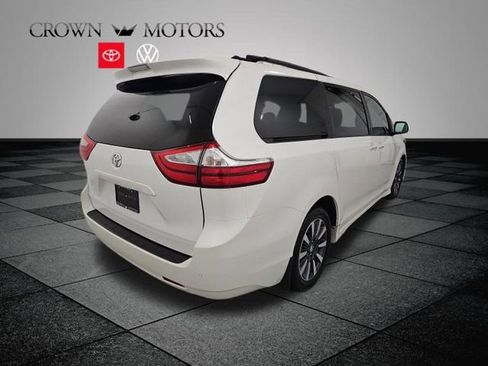 Used 2019 Toyota Sienna XLE w/ XLE Navigation Package image 6