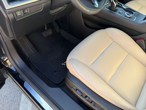 Used 2024 Cadillac XT4 Luxury w/ Cold Weather Package FWD image 24