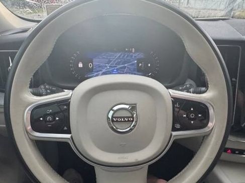 Used 2023 Volvo XC60 B5 Plus AWD/4WD image 8