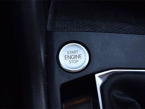 Certified 2022 Volkswagen Taos SE image 16