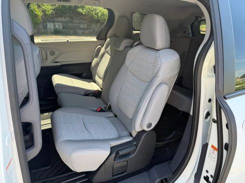 Used 2022 Toyota Sienna LE AWD/4WD image 50
