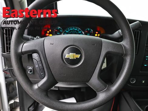 Used 2017 Chevrolet Express 3500 RWD image 10