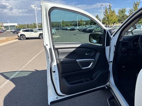 Used 2024 Nissan Titan SV w/ SV Convenience Package AWD/4WD image 11
