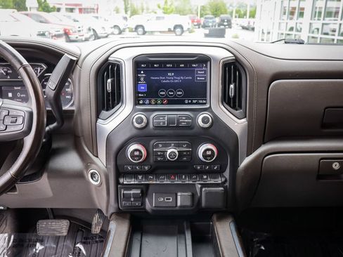 Used 2022 GMC Sierra 2500 SLT w/ SLT Preferred Package AWD/4WD image 18