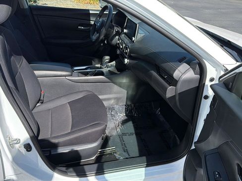 Used 2024 Nissan Sentra SV FWD image 13