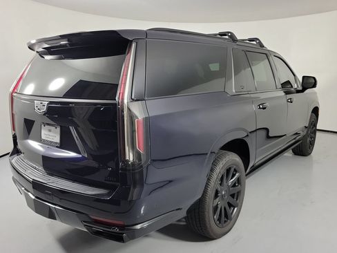 Certified 2022 Cadillac Escalade ESV Premium Luxury Platinum AWD/4WD image 3
