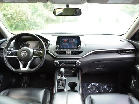 Used 2019 Nissan Altima 2.5 SR FWD image 18