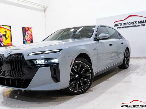 Used 2023 BMW 740i w/ Parking Assistance Package RWD image 34