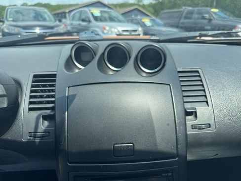 Used 2005 Nissan 350Z Touring image 29