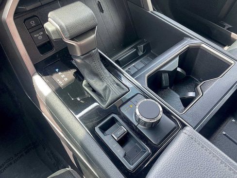Used 2025 Toyota Tundra Limited AWD/4WD image 19