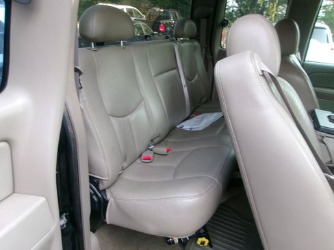 Used 2006 Chevrolet Silverado 1500 LT w/ Light Duty Power Package AWD/4WD image 7
