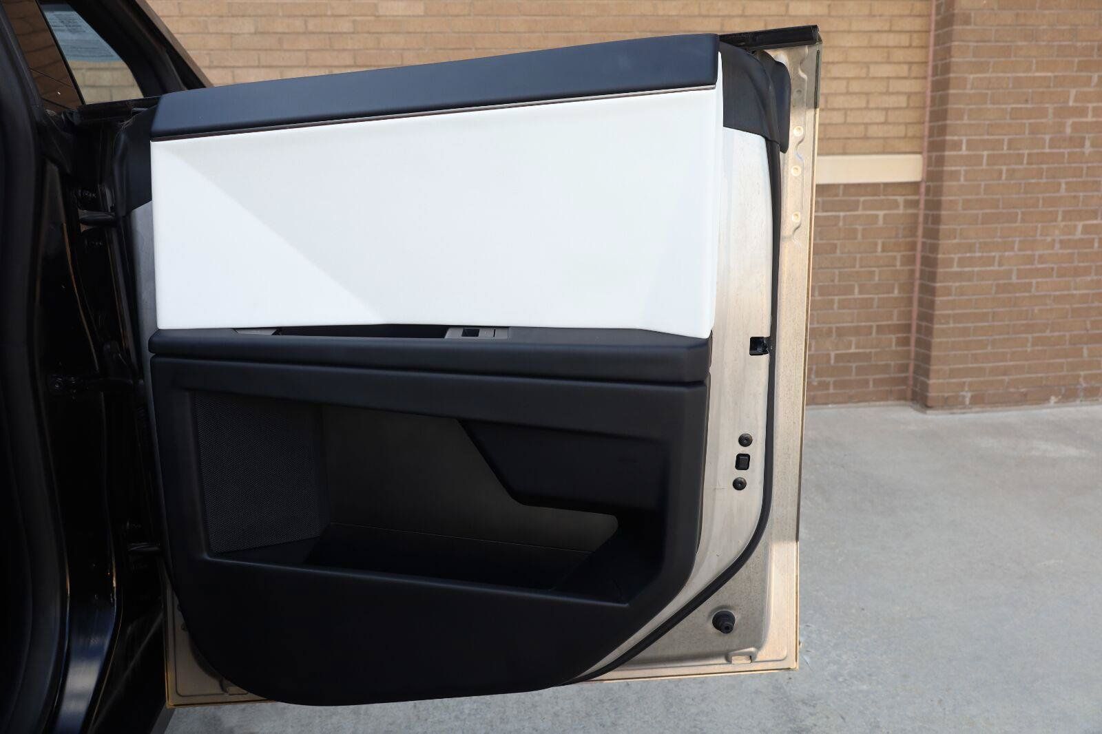 Used 2024 Tesla Cybertruck AWD Crew Cab image 25