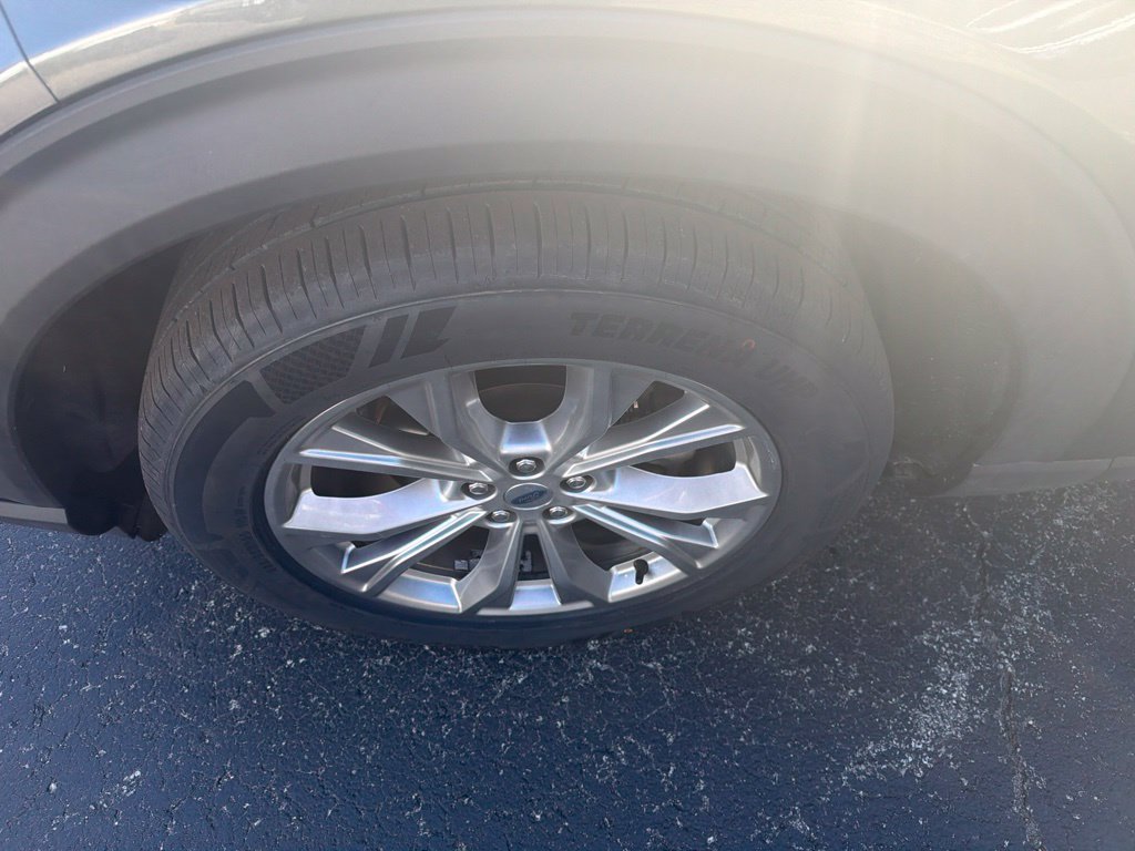 Used 2020 Ford Explorer XLT w/ Equipment Group 202A RWD image 9