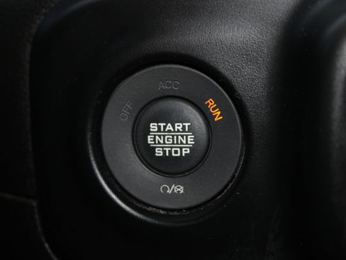 Certified 2022 Jeep Gladiator Willys image 21