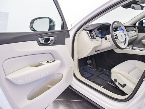 Certified 2025 Volvo XC60 T8 Plus w/ Protection Package Premier image 19