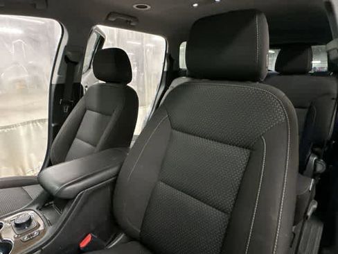 Used 2023 GMC Acadia SLE w/ Driver Convenience Package FWD image 16