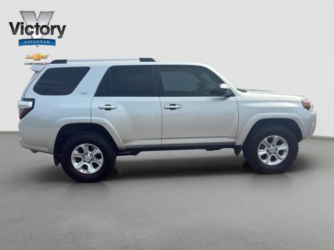 Used 2019 Toyota 4Runner SR5 AWD/4WD image 8