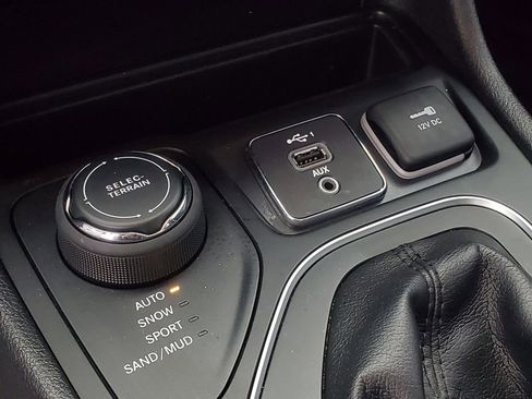 Used 2019 Jeep Cherokee High Altitude image 26