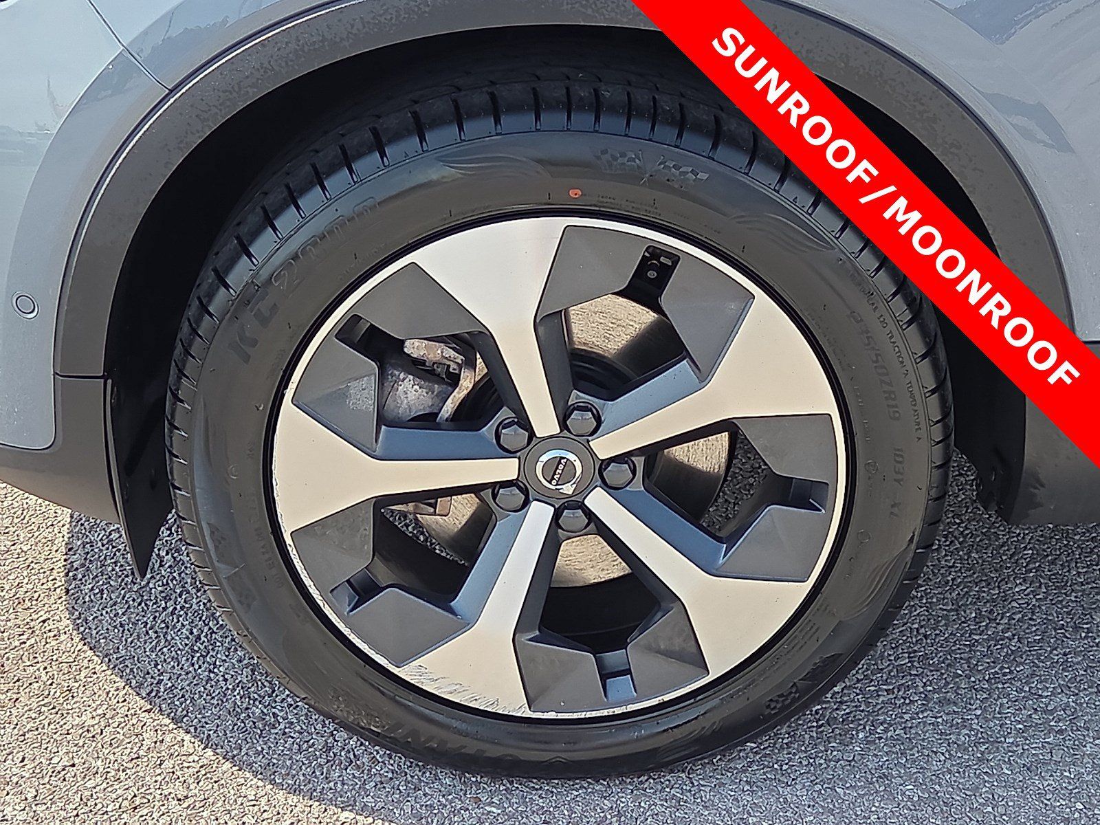Used 2023 Volvo XC40 B4 Ultimate FWD image 7