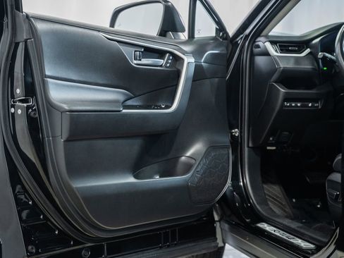 Used 2021 Toyota RAV4 XLE Premium image 35