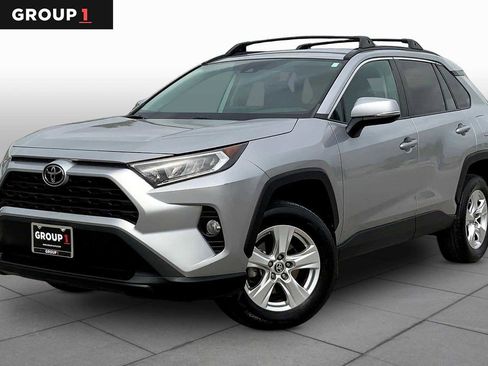 Used 2021 Toyota RAV4 XLE image 1