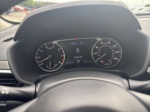 Used 2025 Nissan Altima 2.5 SV FWD image 29