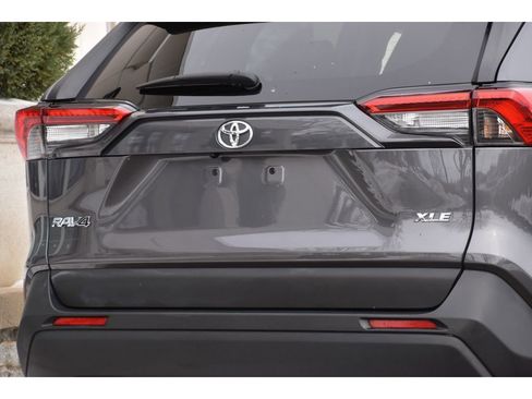Used 2021 Toyota RAV4 XLE w/ Convenience Package image 27