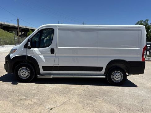 Used 2025 RAM ProMaster 2500 w/ U-Haul Equipment Group FWD image 10