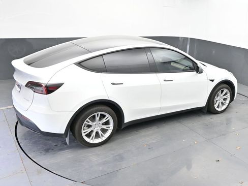 Used 2022 Tesla Model Y Long Range image 40