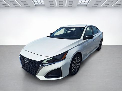Used 2025 Nissan Altima 2.5 SV FWD image 8