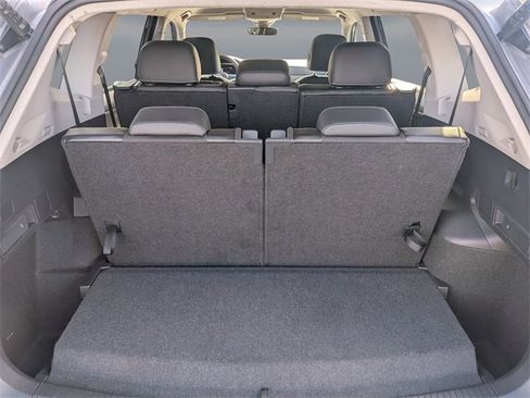 Certified 2024 Volkswagen Tiguan SE image 12