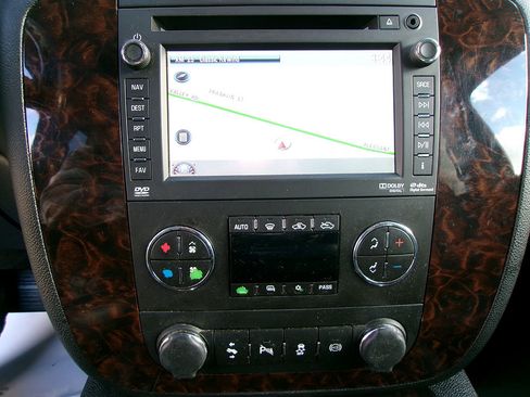 Used 2012 GMC Sierra 2500 Denali w/ Suspension Package, Off-Road image 16