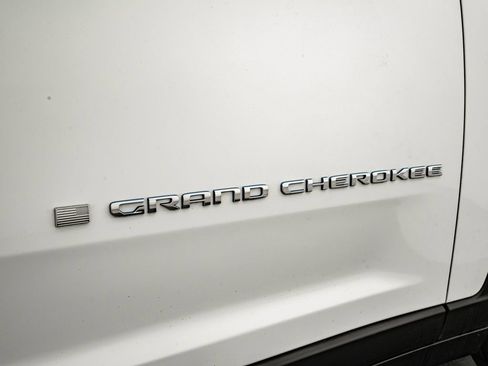 Used 2022 Jeep Grand Cherokee Limited 4xe w/ Luxury Tech Group II AWD/4WD image 17