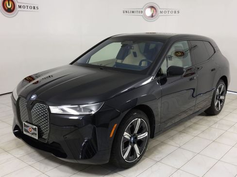 Used 2024 BMW iX xDrive50 w/ Premium Package AWD/4WD image 35
