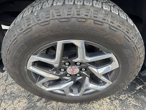 Used 2024 GMC Sierra 1500 SLT w/ SLT Premium Package AWD/4WD image 6