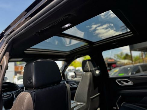 Used 2023 GMC Yukon XL SLT w/ SLT Premium Package AWD/4WD image 14