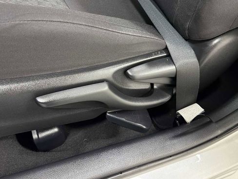 Used 2015 Toyota Yaris L image 14