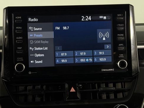 Used 2022 Toyota Corolla LE image 16