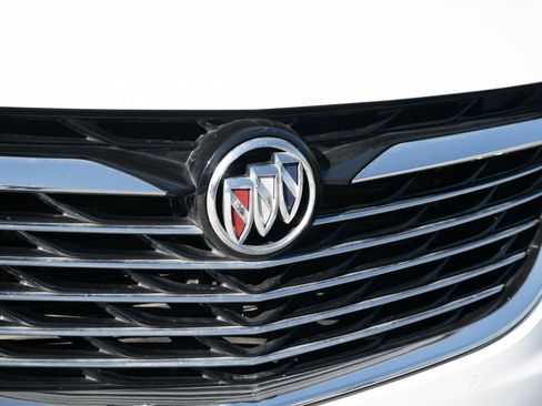 Used 2023 Buick Enclave Essence image 10