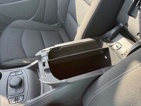 Used 2023 GMC Terrain SLE w/ Driver Convenience Package image 29