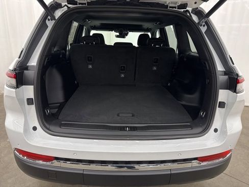 New 2025 Jeep Grand Cherokee Laredo X w/ Luxury Tech Group I image 27