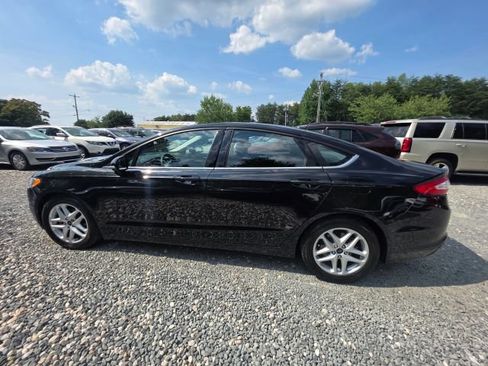 Used 2015 Ford Fusion SE FWD image 8